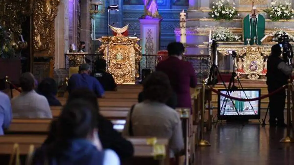 MANTIENE LA IGLESIA